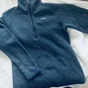 Navy blue Patagonia pullover